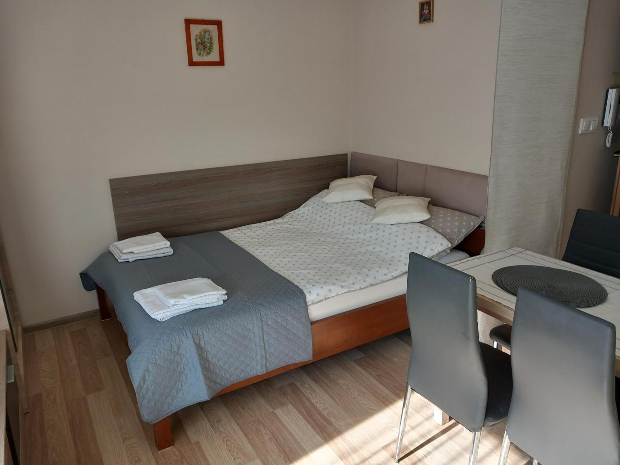Apartament Jelenia Gora - Cieplice Esterno foto